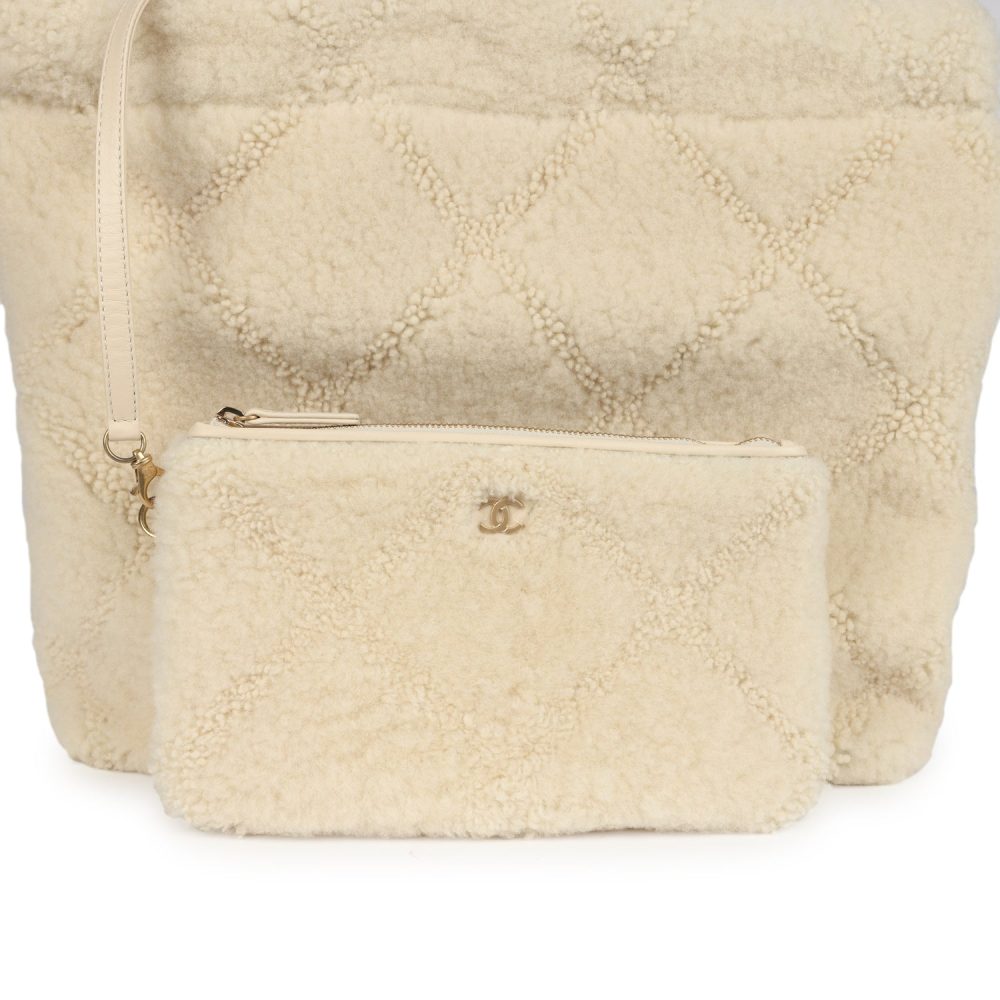 Chanel Small 22 Bag Ecru Shearling Brushed Gold Hardware - Image 8