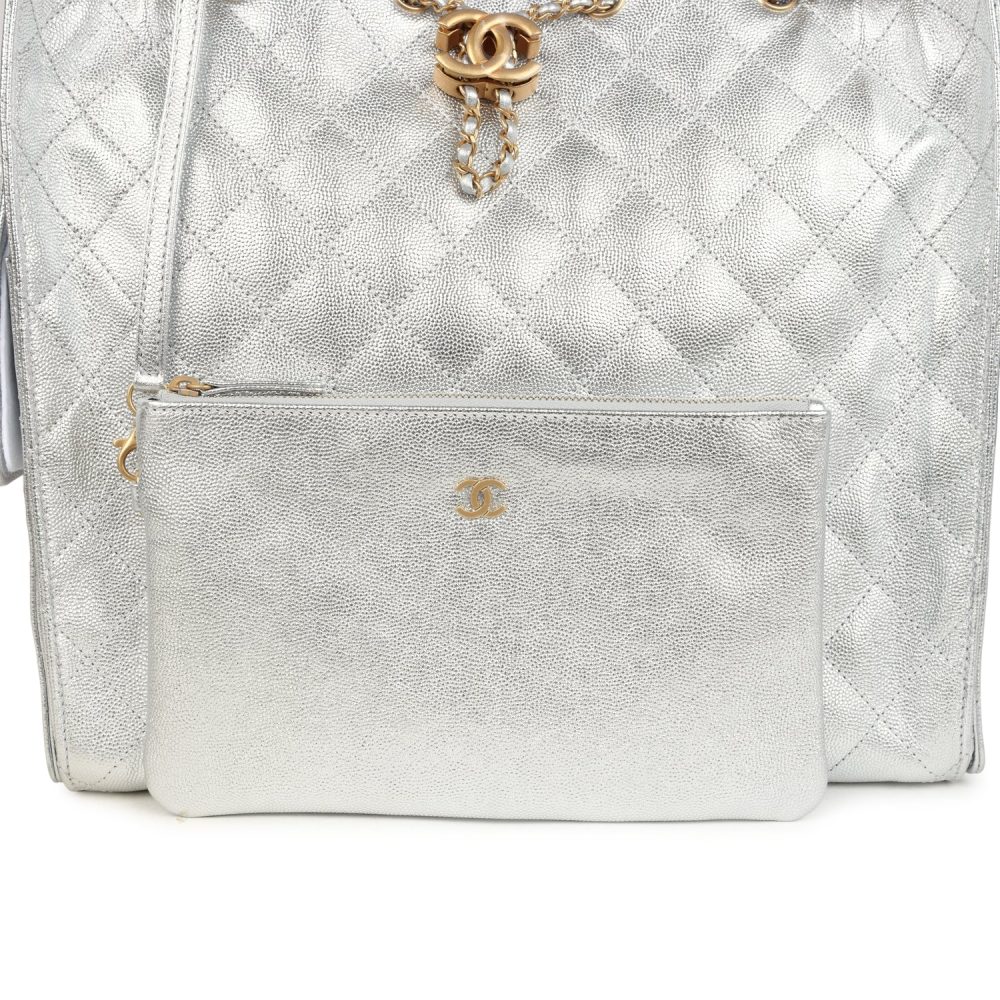 Chanel Medium 25 Hobo Bag Metallic Silver Caviar Antique Gold Hardware - Image 8
