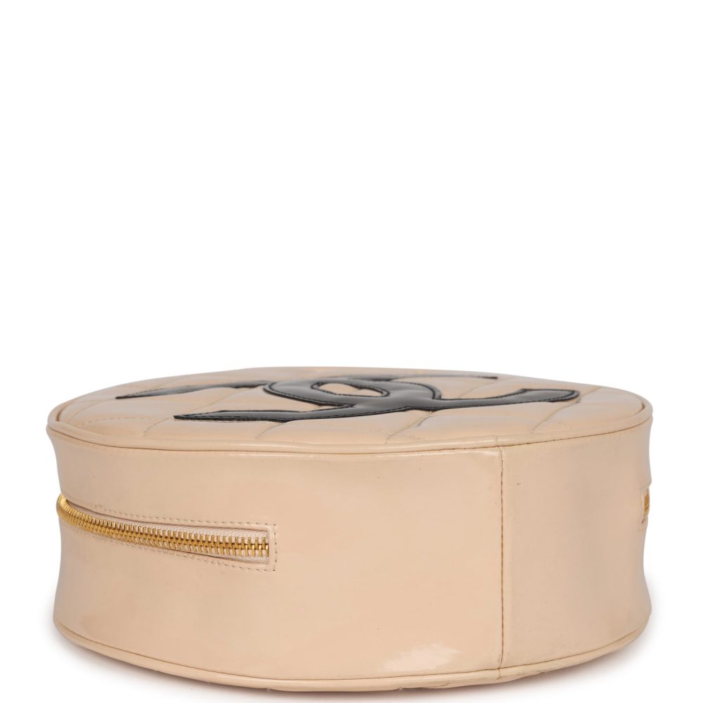Vintage Chanel Round Vanity Bag Beige and Black Patent Leather Antique Gold Hardware - Image 7