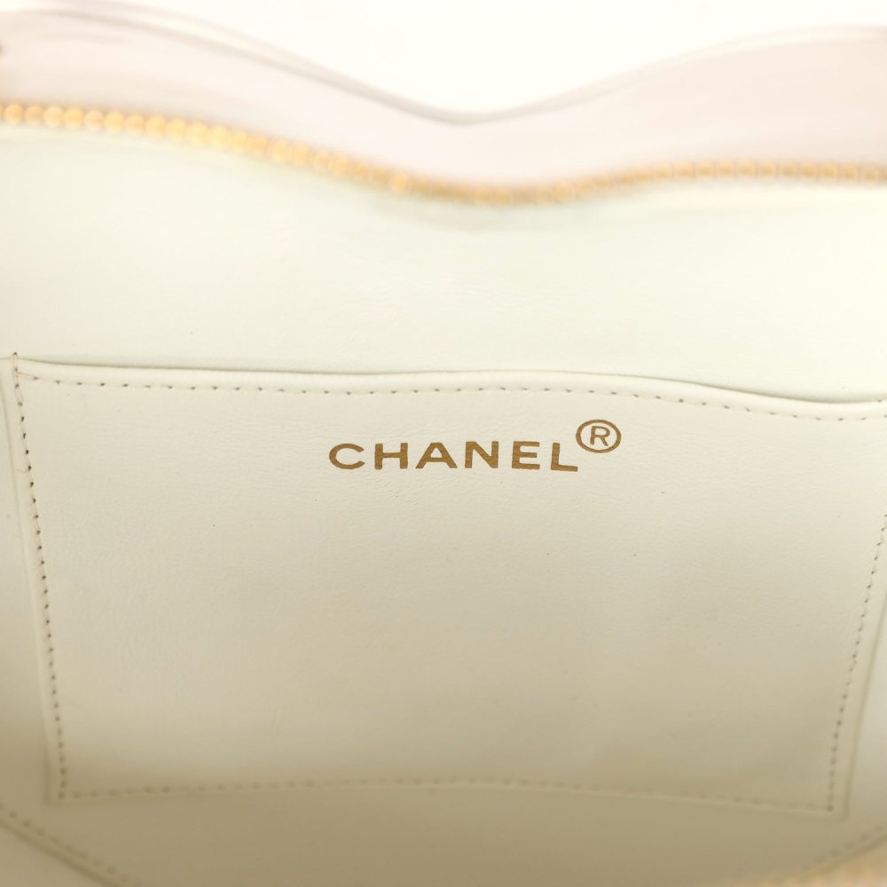 Vintage Chanel Heart Vanity Bag White and Black Patent Antique Gold Hardware - Image 8