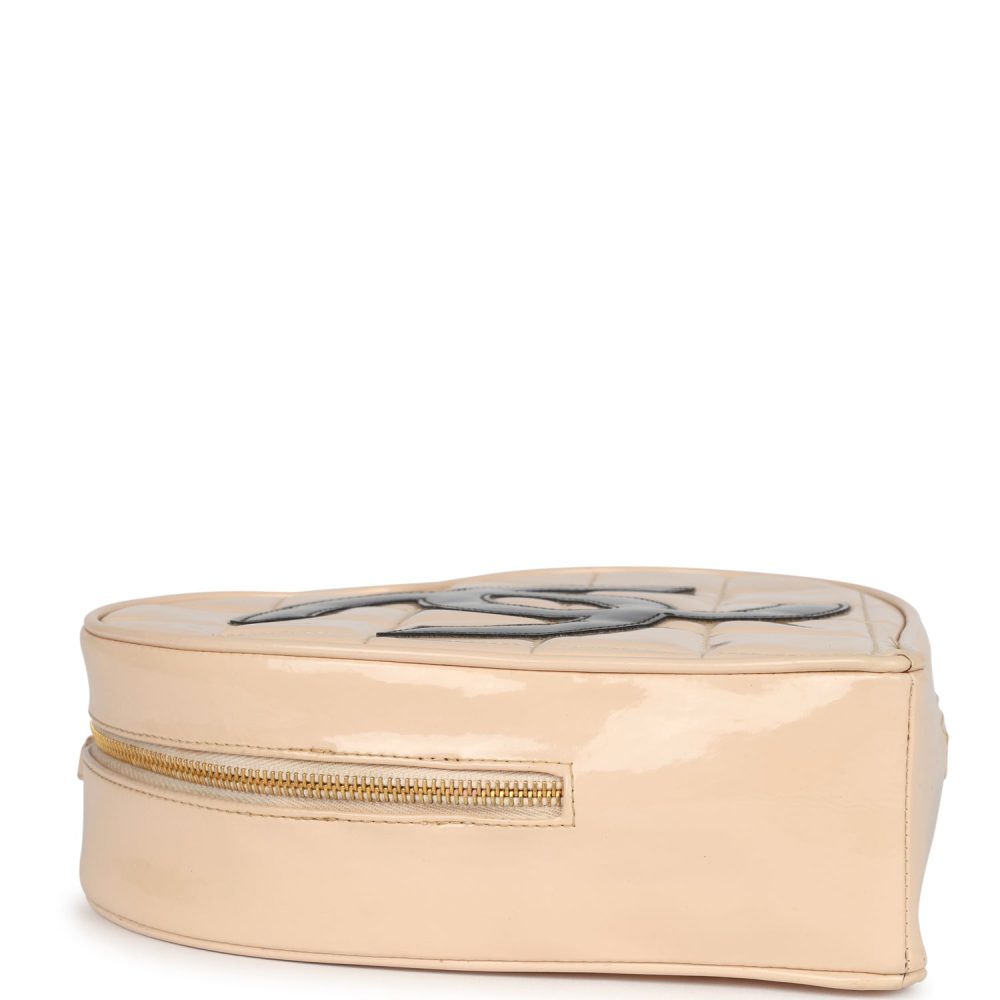 Vintage Chanel Heart Vanity Bag Beige and Black Patent Antique Gold Hardware - Image 7