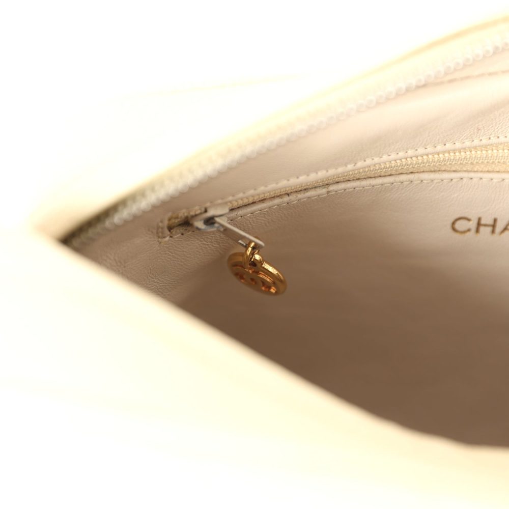 Vintage Chanel Medium Camera Bag Light Beige Caviar Gold Hardware - Image 11