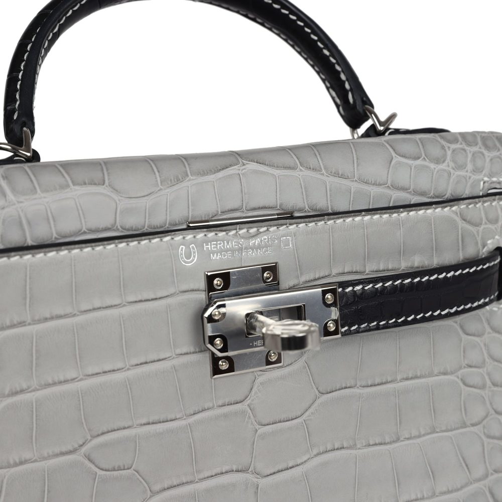 Hermes Special Order (HSS) Kelly Sellier 20 Gris Perle and Black Matte Alligator Palladium Hardware - Image 7
