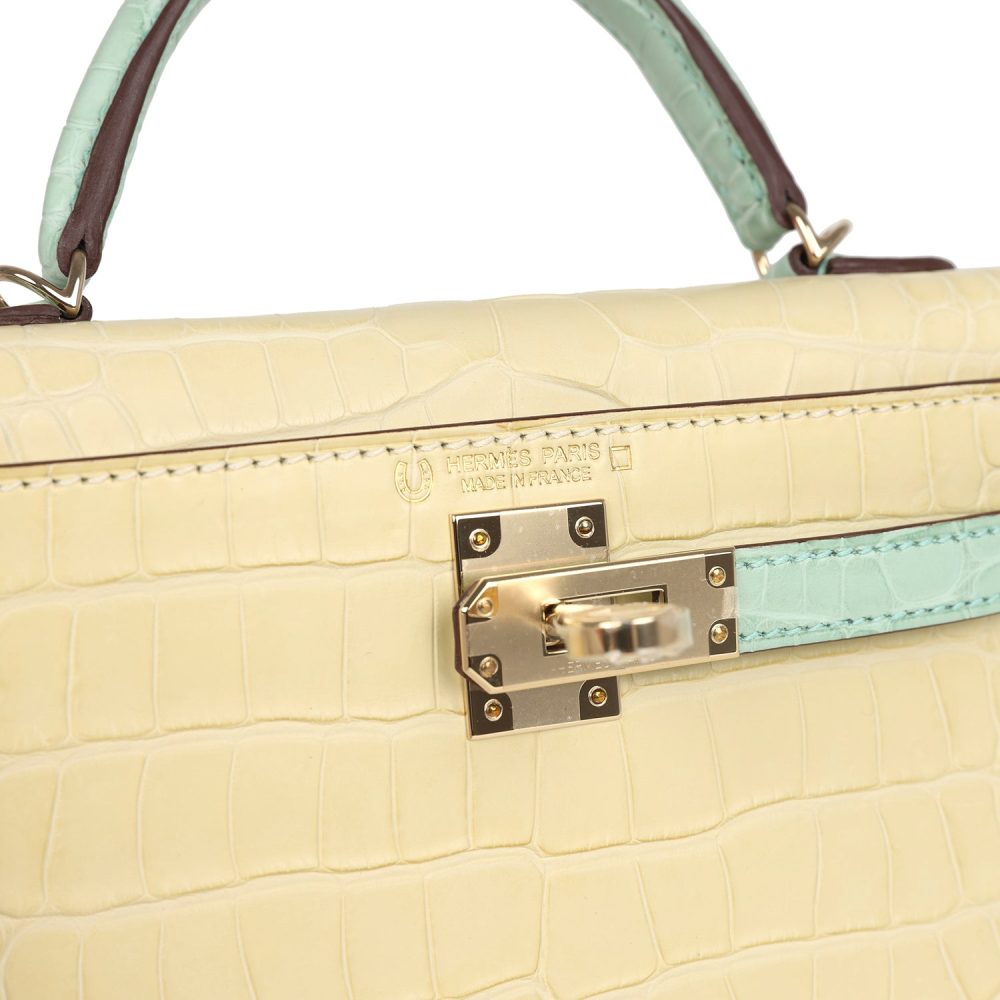 Hermes Special Order (HSS) Kelly Sellier 20 Vanille and Vert D'Eau Matte Alligator Permabrass Hardware - Image 7